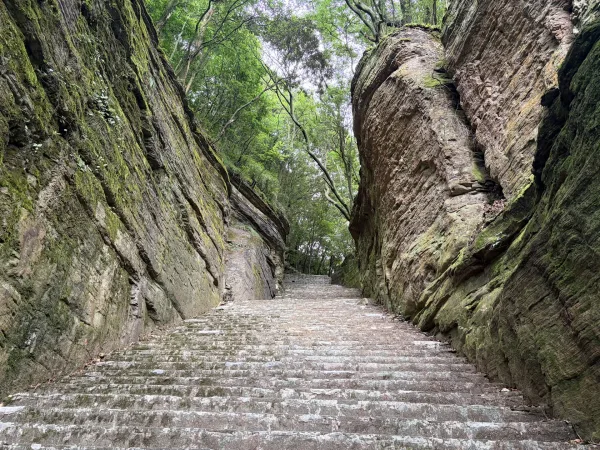 Golden Buddha Mountain Jinfo Mountain Hiking Trail Picture