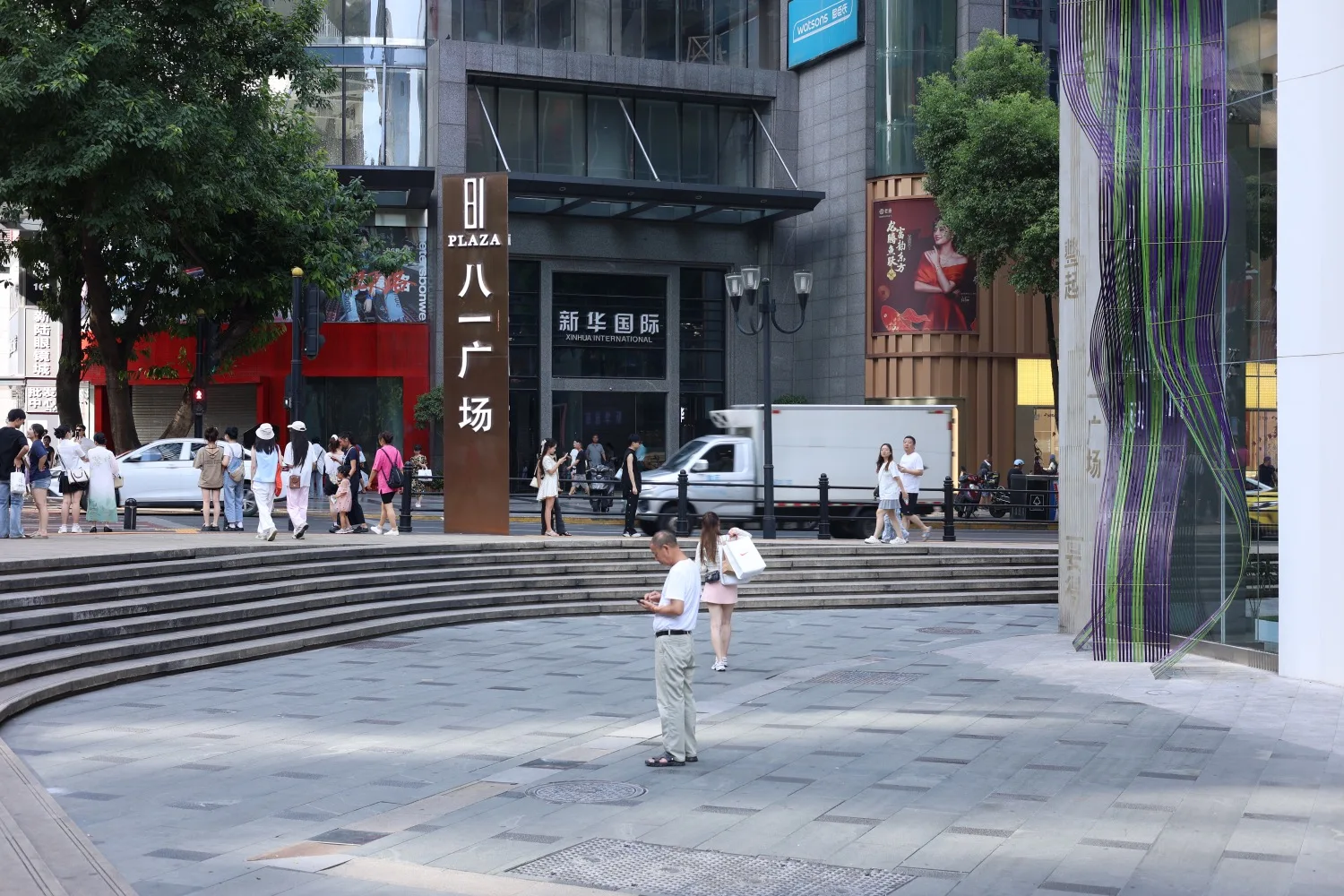 Jiefangbei Bayi Square Shopping Center