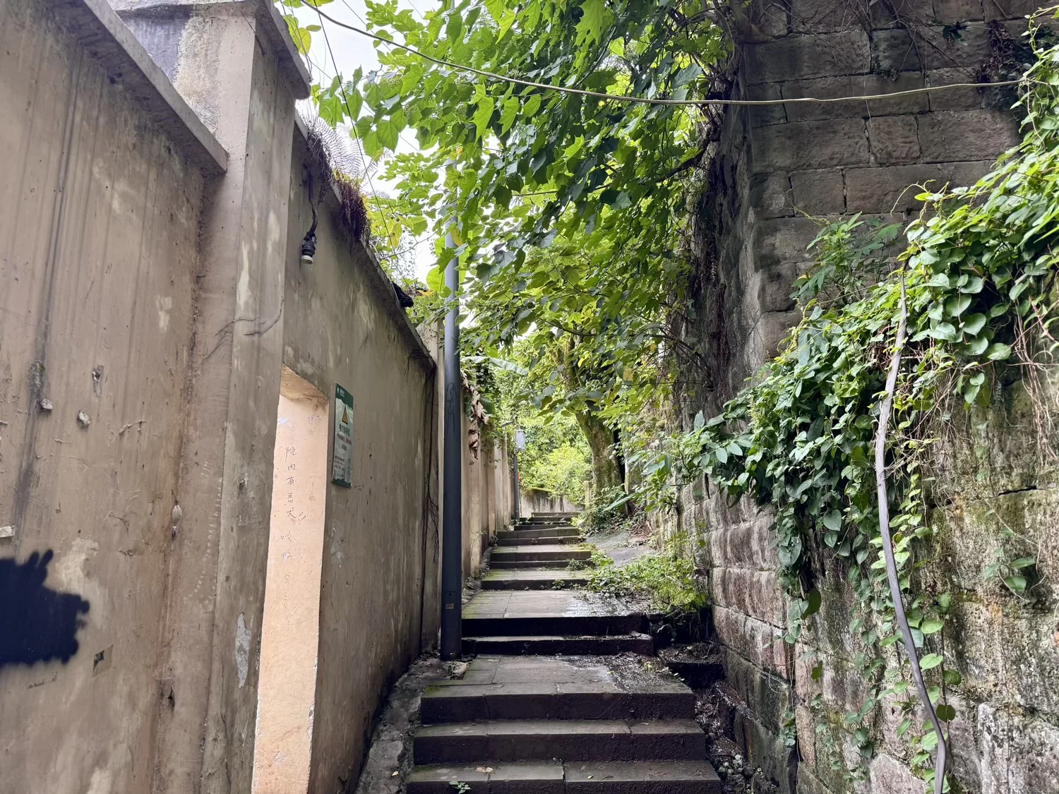 Mid-mountain Cliff Hiking Trail Pingdingshan to Hongyancun