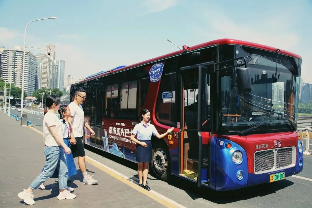 Chongqing Sightseeing Bus Welcomes Riders