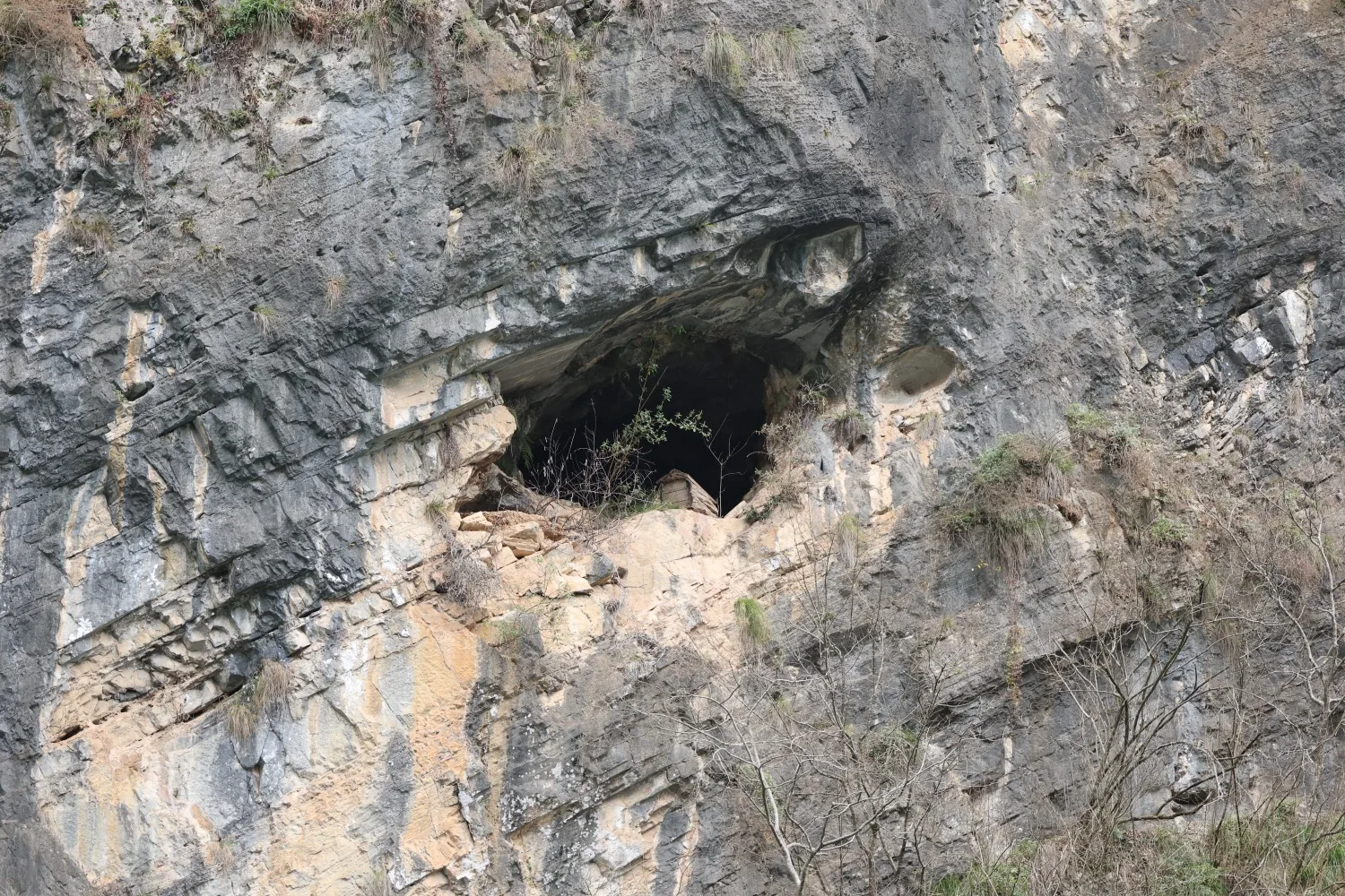 Mini Three Gorges Hanging Coffins