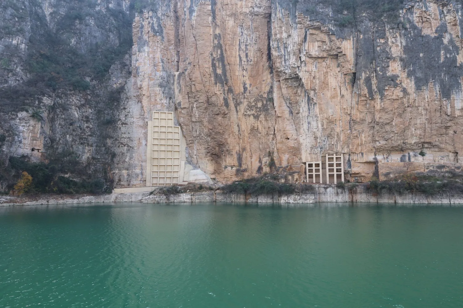 Three Gorges 145 Meters Waterline